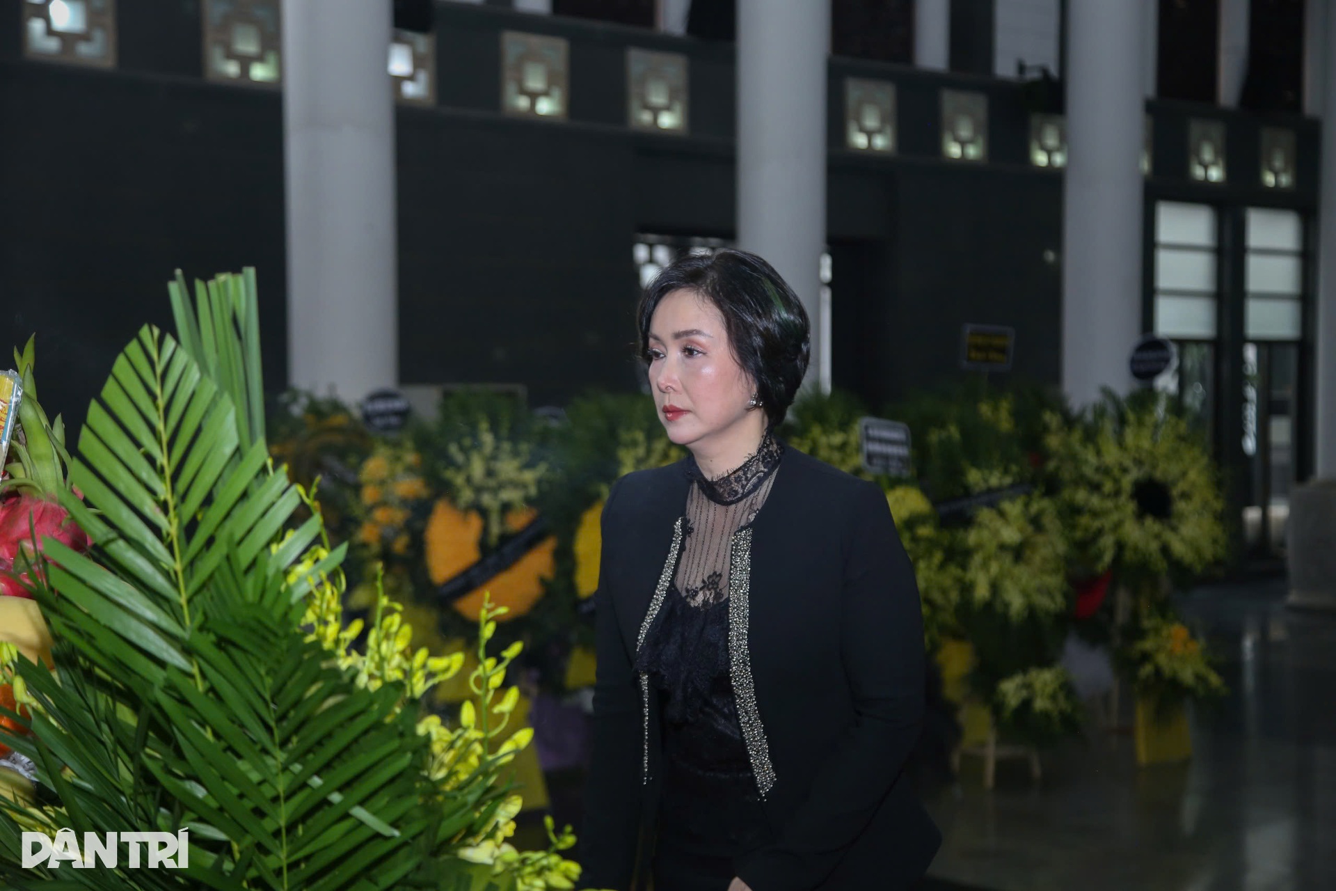 Hoa hậu Nguyễn Thị Huyền, Bùi Bích Phương đến tiễn đưa nhà thơ Dương Kỳ Anh - 6 Hoa hậu Nguyễn Thị Huyền, Bùi Bích Phương đến tiễn đưa nhà thơ Dương Kỳ Anh - 6