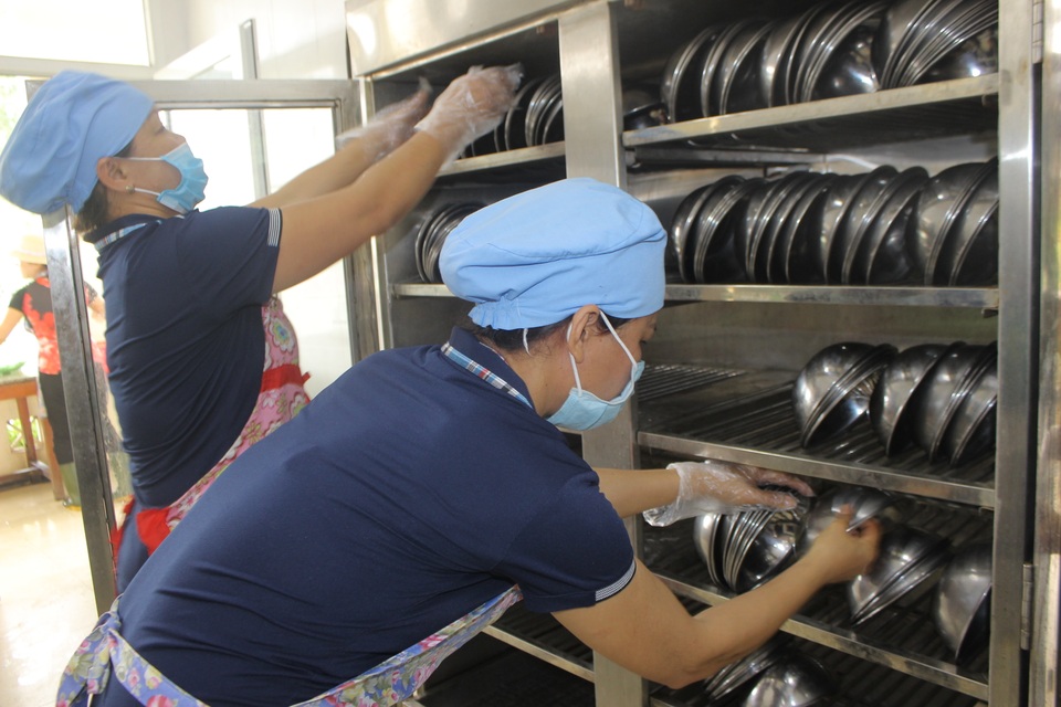Hà Tĩnh: Giáo viên, phụ huynh hối hả dọn vệ sinh để đón học sinh trở lại - 3 Hà Tĩnh: Giáo viên, phụ huynh hối hả dọn vệ sinh để đón học sinh trở lại - 3
