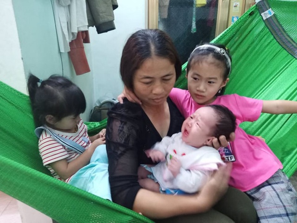 Bé gái mồ côi sống trong vòng tay yêu thương của bạn đọc Dân trí - 2 Bé gái mồ côi sống trong vòng tay yêu thương của bạn đọc Dân trí - 2