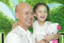 Ca sĩ Phan Đinh Tùng khoe con gái xinh như công chúa