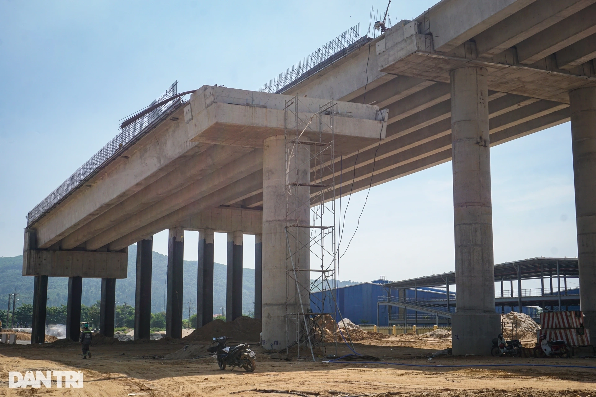 Công trường đường nối cảng biển gắn với Khu Thương mại tự do Đà Nẵng - 3 Công trường đường nối cảng biển gắn với Khu Thương mại tự do Đà Nẵng - 3