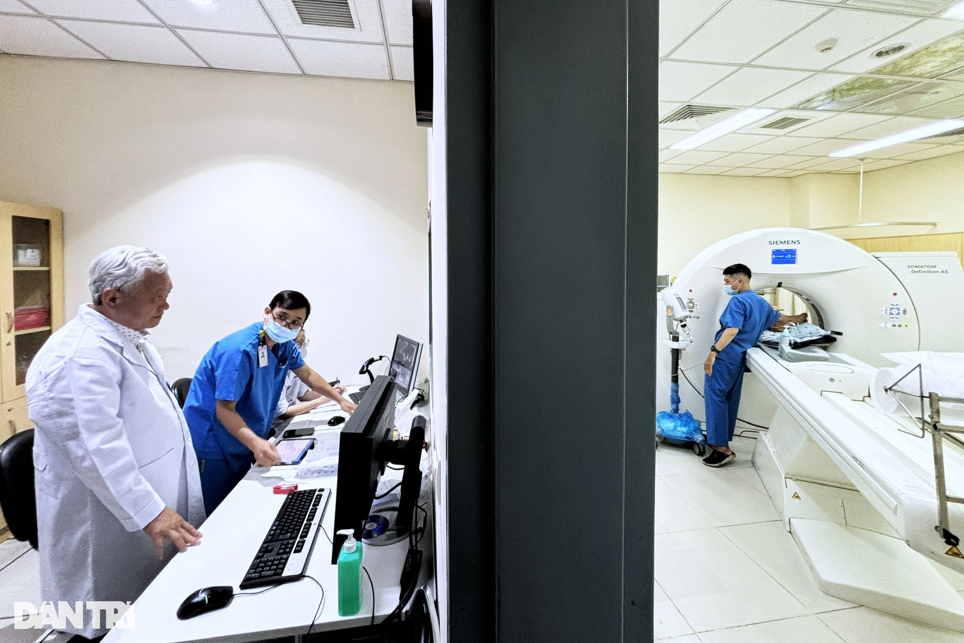 Tân Phó giáo sư y khoa tuổi 60 và nỗi lo bác sĩ bị trói mình vào máy móc - 6 Tân Phó giáo sư y khoa tuổi 60 và nỗi lo bác sĩ bị trói mình vào máy móc - 6
