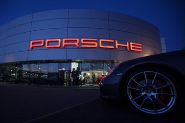 Báo Đức tố Porsche Cayenne vi phạm quy định khí thải