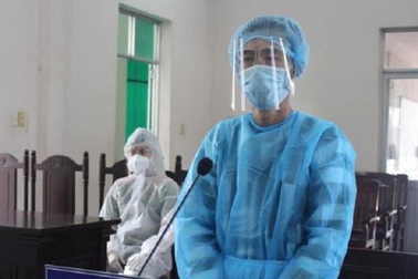 Dùng "thẻ công vụ đặc biệt" giả để gặp 5 người Trung Quốc trong khu cách ly