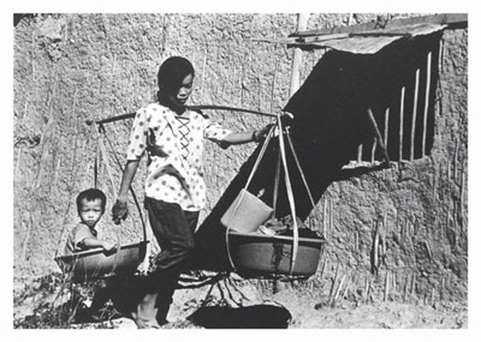 "Gánh" đấng sinh thành - Ảnh 1. "Gánh" đấng sinh thành - Ảnh 1.