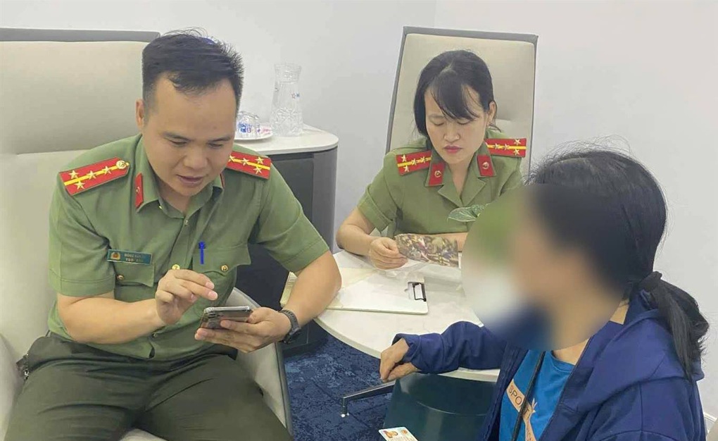 Tin lời kẻ lừa đảo, cụ bà suýt mất gần 800 triệu đồng - 1 Tin lời kẻ lừa đảo, cụ bà suýt mất gần 800 triệu đồng - 1