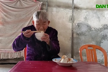 Cụ bà 103 tuổi, sở thích như thanh niên