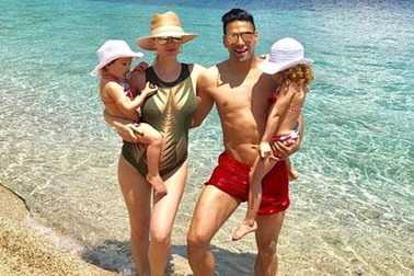 Griezmann và James Rodriguez "quẩy" tưng bừng sau khi kết thúc mùa giải