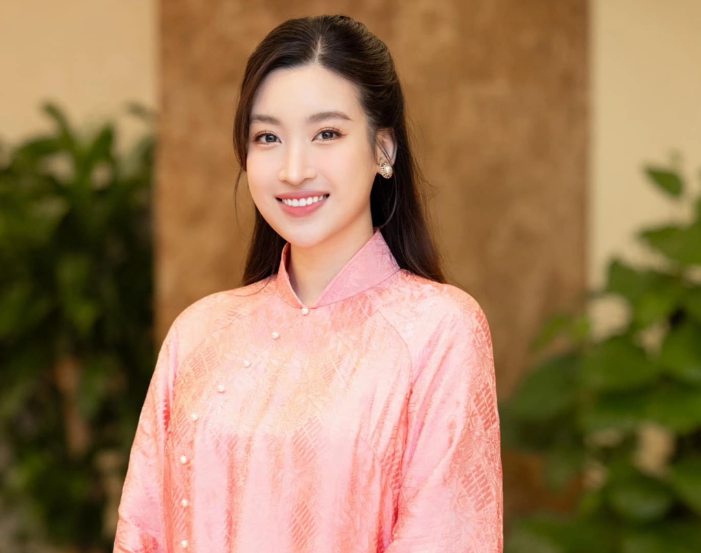 Nàng dâu ngày Tết: Đỗ Mỹ Linh bỡ ngỡ bên mẹ chồng, Hà Tăng đảm đang - 1 Nàng dâu ngày Tết: Đỗ Mỹ Linh bỡ ngỡ bên mẹ chồng, Hà Tăng đảm đang - 1
