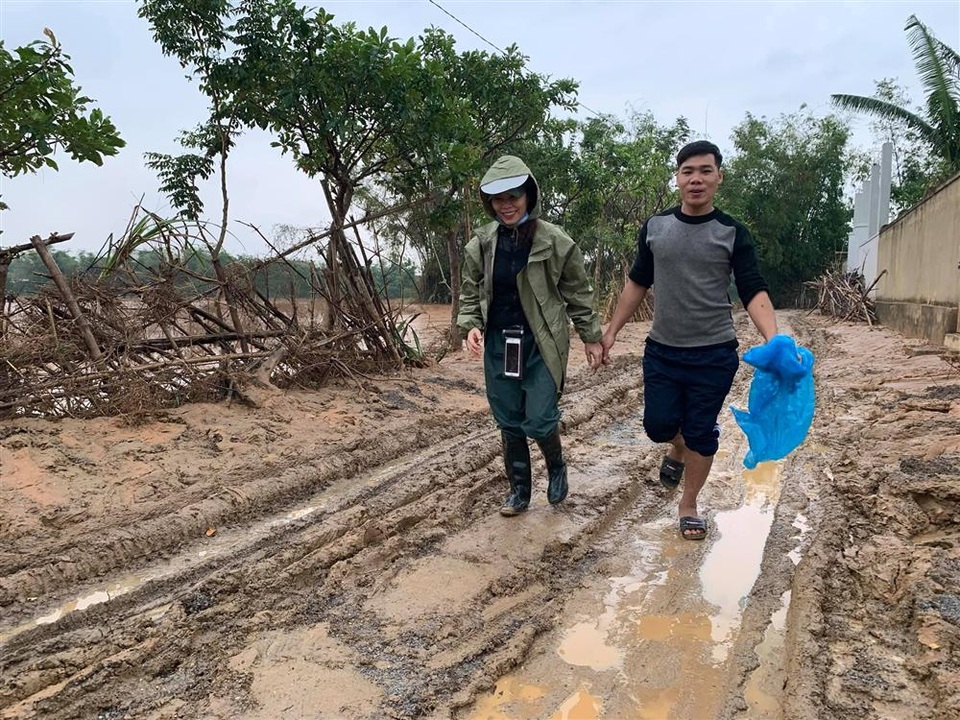 Biết bố mẹ Hà Hồ cứu trợ miền Trung, Trấn Thành âm thầm gửi hơn 3 tỷ đồng - 5 Biết bố mẹ Hà Hồ cứu trợ miền Trung, Trấn Thành âm thầm gửi hơn 3 tỷ đồng - 5