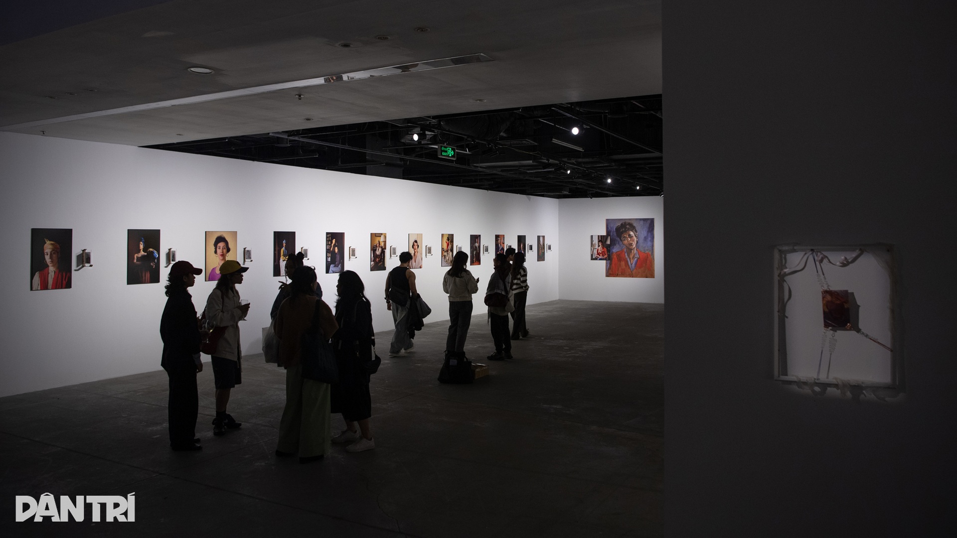 Chiêm ngưỡng các tác phẩm nhiếp ảnh độc đáo tại Biennale Photo Hanoi 2025 - 13