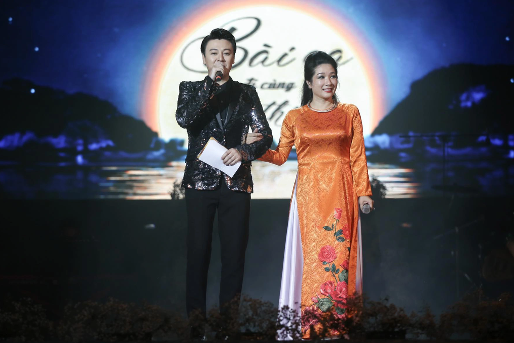 Thanh Thanh Hiền phản ứng bất ngờ khi MC Phan Anh đọc thơ tình - 2 Thanh Thanh Hiền phản ứng bất ngờ khi MC Phan Anh đọc thơ tình - 2