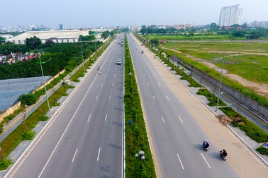 Đường 8 làn xe mới hoàn thành ở cửa ngõ Tây Bắc Hà Nội