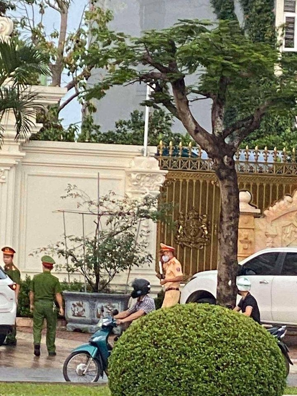 Bắt đại gia xăng dầu Ngô Văn Phát, khám xét lâu đài nguy nga ở Hải Phòng - 3 Bắt đại gia xăng dầu Ngô Văn Phát, khám xét lâu đài nguy nga ở Hải Phòng - 3