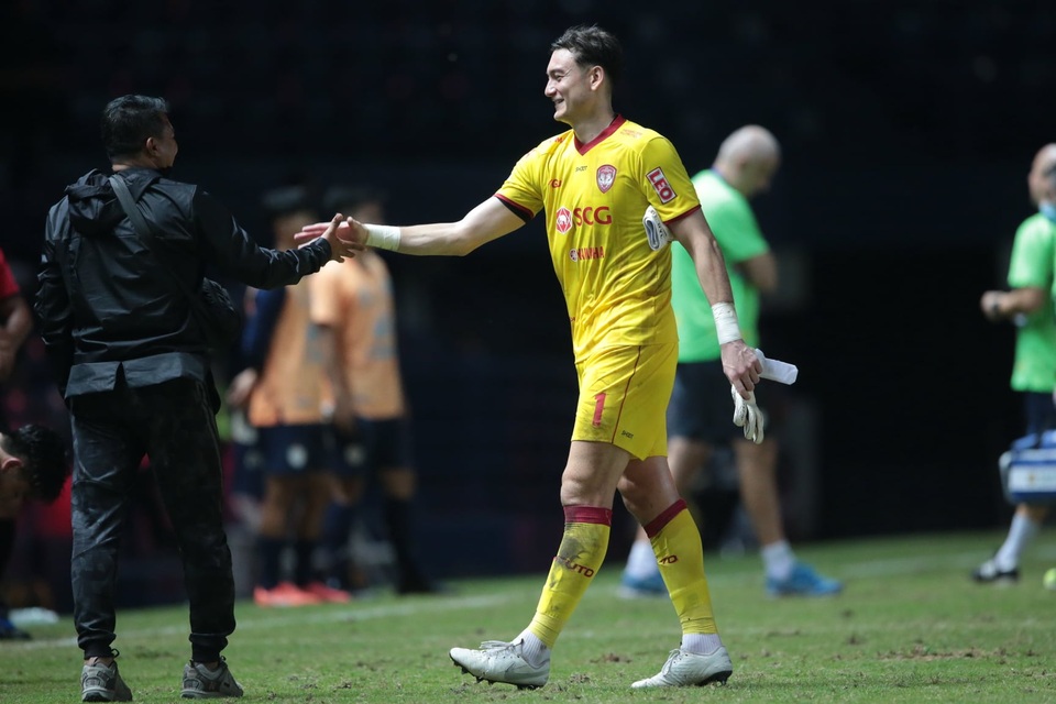 Thủ môn Văn Lâm bị loại khỏi danh sách đội tuyển ngôi sao Thai-League - 1 Thủ môn Văn Lâm bị loại khỏi danh sách đội tuyển ngôi sao Thai-League - 1