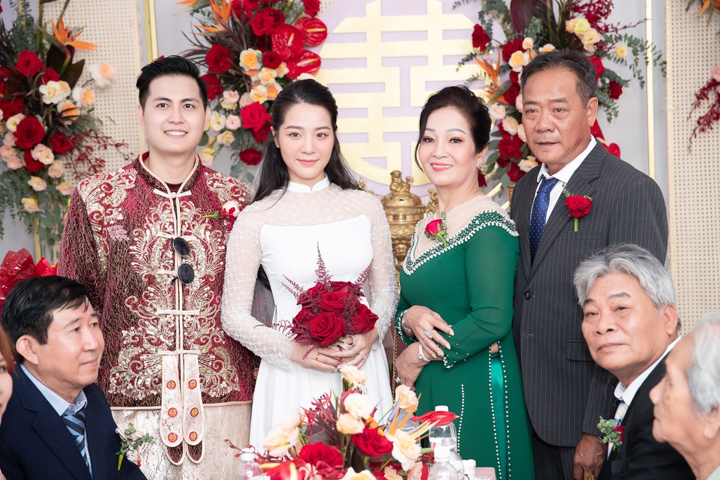 Lễ cưới diễn viên Karen Nguyễn: Chú rể gốc Hoa và dàn bê tráp chất lừ - 12 Lễ cưới diễn viên Karen Nguyễn: Chú rể gốc Hoa và dàn bê tráp chất lừ - 12