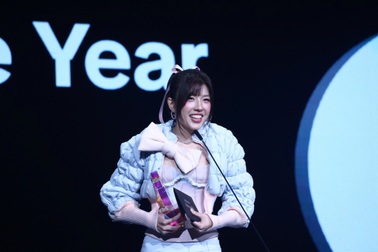 "Em xinh" Lamoon thắng giải Nghệ sĩ âm nhạc của năm tại TikTok Awards