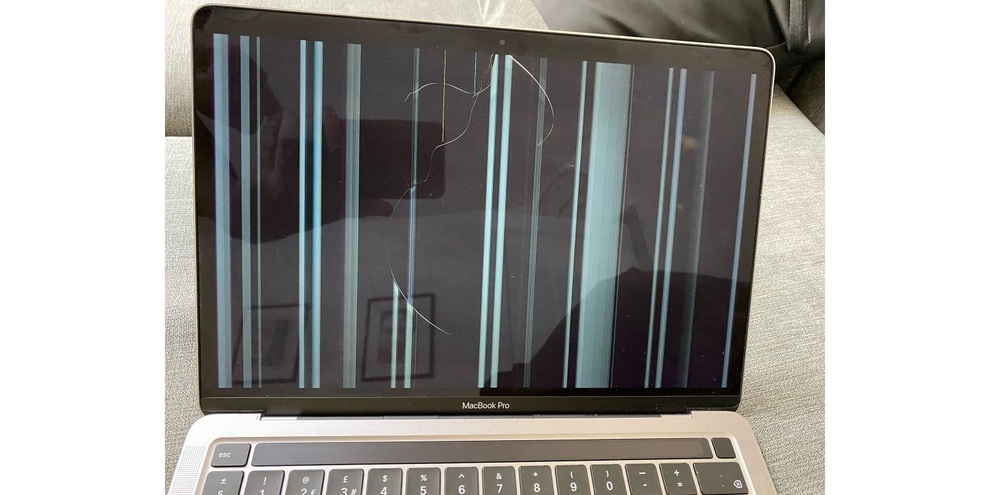 Nhiều MacBook M1 bị nứt màn hình không rõ nguyên nhân - 1 Nhiều MacBook M1 bị nứt màn hình không rõ nguyên nhân - 1