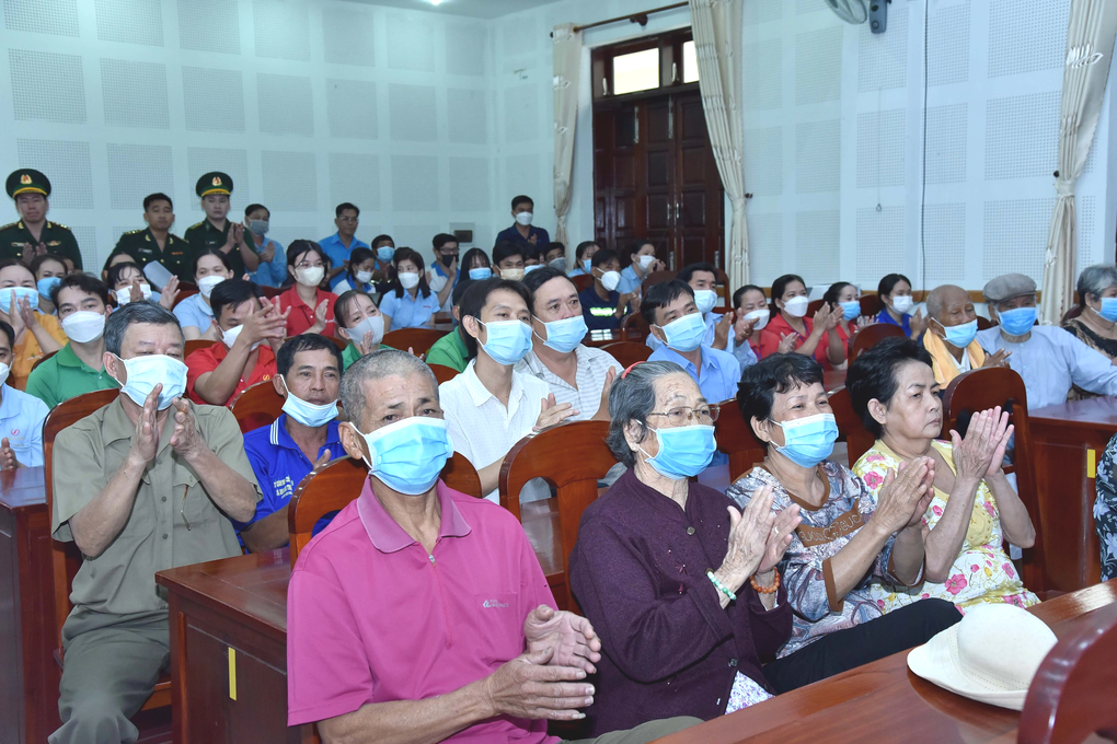 Chủ tịch Quốc hội tặng quà Tết gia đình chính sách, hộ nghèo ở An Giang - 2 Chủ tịch Quốc hội tặng quà Tết gia đình chính sách, hộ nghèo ở An Giang - 2