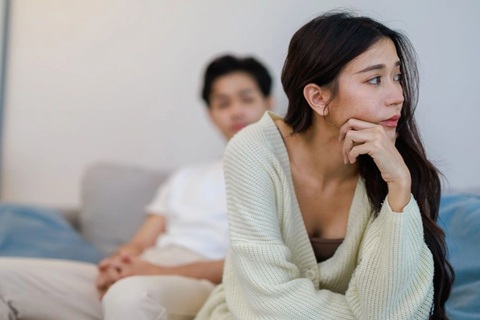 Chỉ một buổi gặp, tôi hiểu ra anh nên "nằm yên" trong... ứng dụng hẹn hò