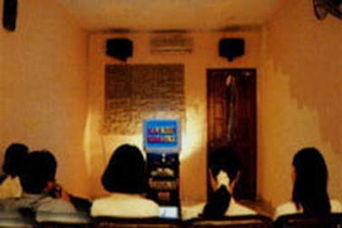 Sinh viên đi karaoke