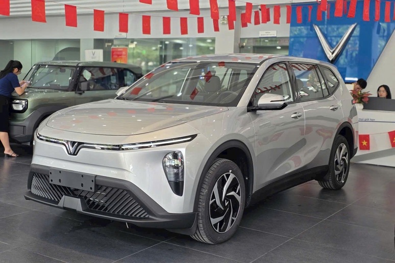 Limo Green “thần tốc” đuổi kịp Xpander, cạnh tranh MPV bán chạy nhất năm