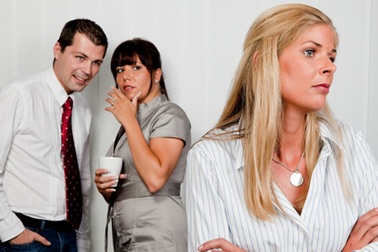 Ứng xử khôn ngoan trước các trò “đấu đá” nơi công sở