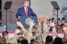 Sau Đức, ông Trump tính rút quân khỏi Hàn Quốc, Nhật Bản vì “mệt mỏi”