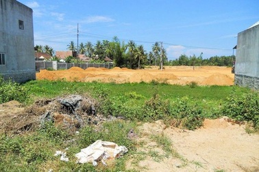 Khám xét nhà cán bộ địa chính để điều tra tội tham ô tài sản