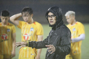 HLV Kiatisuk: "Hoàng Anh Gia Lai cần thời gian"