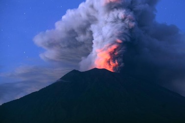 Thầy tu tiên tri "lạnh gáy" về ngọn núi lửa có thể hủy diệt thế giới