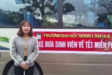 Tặng quà, chở xe miễn phí cho sinh viên về tận quê ăn Tết