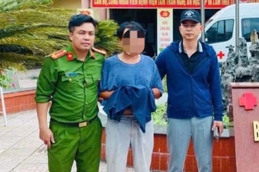 Khống chế người đàn ông cầm dao chửi bới, đe dọa người đi đường