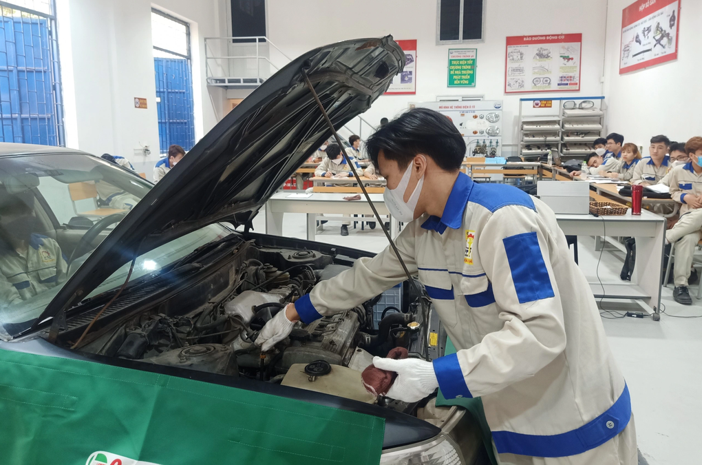 Khát nguồn nhân lực chất lượng cao, doanh nghiệp cạnh tranh khốc liệt - 3 Khát nguồn nhân lực chất lượng cao, doanh nghiệp cạnh tranh khốc liệt - 3