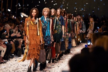 Burberry giới thiệu BST Prorsum Thu Đông 2015 cho phái nữ