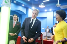 Ngoại trưởng Mỹ thăm Đại học Bách khoa, xem robot do Việt Nam sáng chế