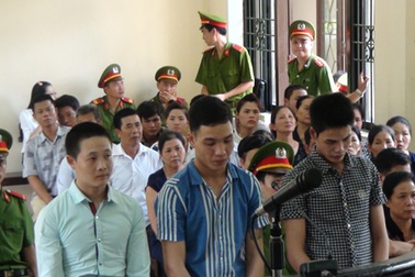 Mâu thuẫn giao thông, 3 chú cháu đánh chết người