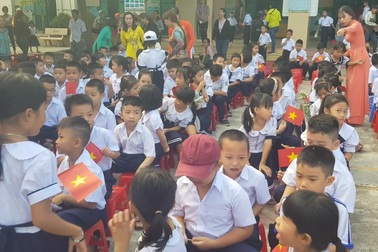 Học sinh Nha Trang tưng bừng khai giảng năm học mới