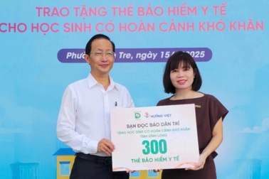 "Thẻ BHYT là món quà thiết thực của bạn đọc báo Dân trí dành cho học sinh"