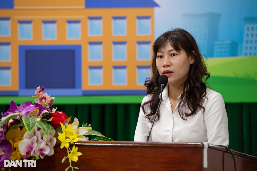 Xúc động ngày trao thẻ BHYT tới tay học sinh khó khăn tại Hà Nội - 6 Xúc động ngày trao thẻ BHYT tới tay học sinh khó khăn tại Hà Nội - 6