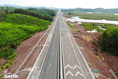 Khẩn trương hoàn thiện "mảnh ghép" cuối của chuỗi cao tốc dọc Quảng Ninh