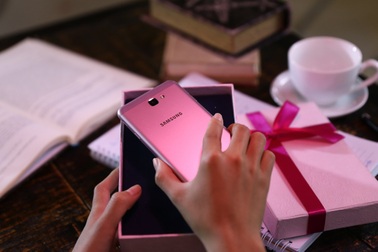 Trào lưu nhuộm hồng năm mới bắt đầu như thế nào?