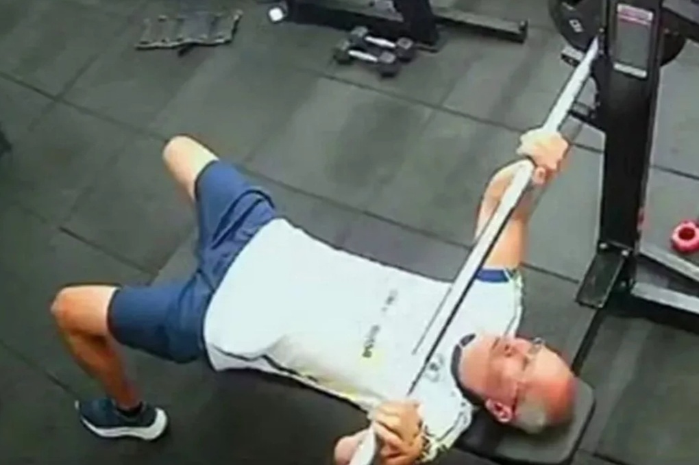 Người đàn ông tử vong do tạ trượt khỏi tay, rớt xuống ngực - 1