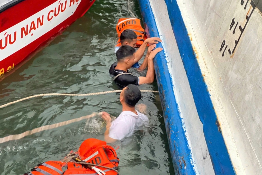 Từ thảm kịch ở Hạ Long: Làm gì để có cơ hội sống khi lật tàu giữa biển? - 2 Từ thảm kịch ở Hạ Long: Làm gì để có cơ hội sống khi lật tàu giữa biển? - 2