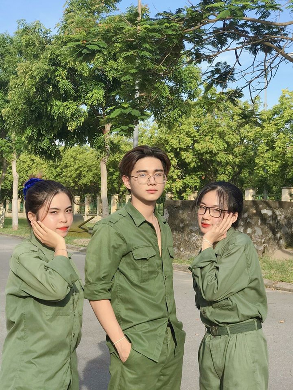 Dàn “cực phẩm” ĐH Kinh tế Quốc dân khoe nhan sắc trong kỳ học quân sự - 6