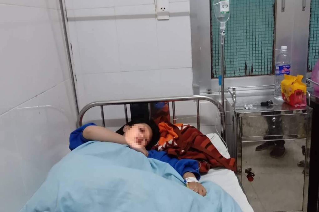 Nữ sinh Lâm Đồng bị bạn đánh phải chuyển viện đến TPHCM điều trị - 1 Nữ sinh Lâm Đồng bị bạn đánh phải chuyển viện đến TPHCM điều trị - 1