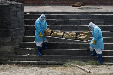 Covid-19 lan đến "nóc nhà thế giới", Nepal nguy cơ thành "Ấn Độ thứ hai"