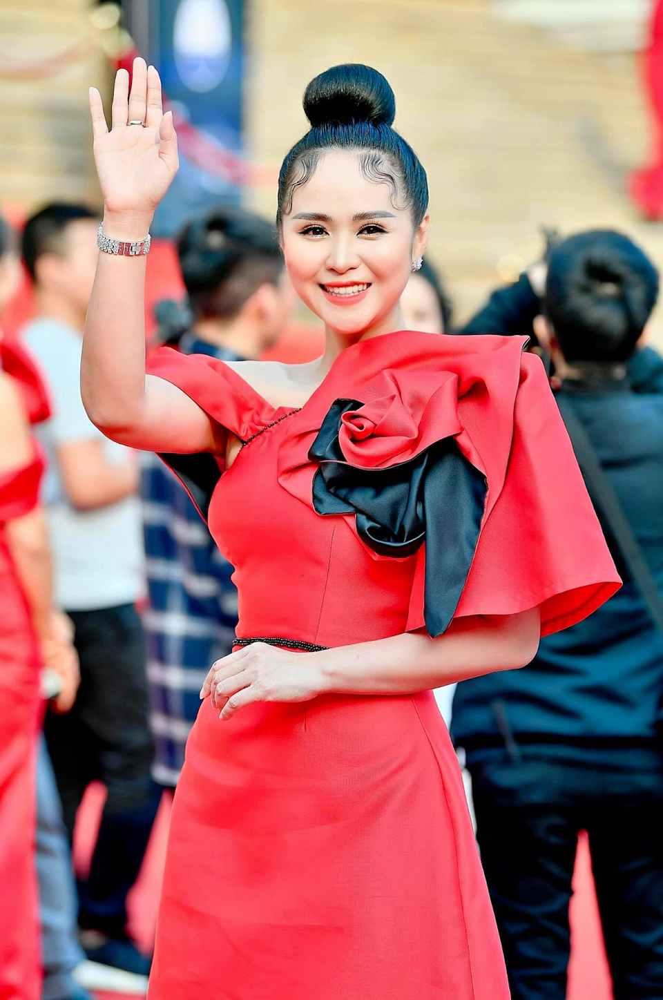 Bùi Thanh Hương xuất hiện nổi bật chiếm trọn spotlight trên thảm đỏ Khơi nguồn vẻ đẹp Việt - 3 Bùi Thanh Hương xuất hiện nổi bật chiếm trọn spotlight trên thảm đỏ Khơi nguồn vẻ đẹp Việt - 3