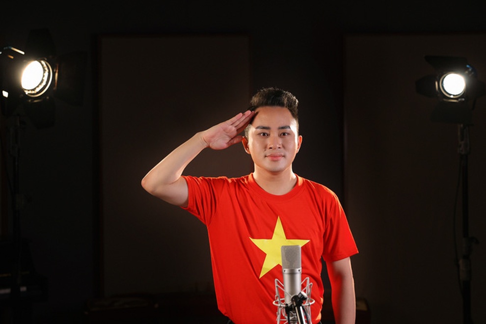 Tùng Dương làm mới Quốc ca thể hiện niềm tự hào dân tộc - 2 Tùng Dương làm mới Quốc ca thể hiện niềm tự hào dân tộc - 2
