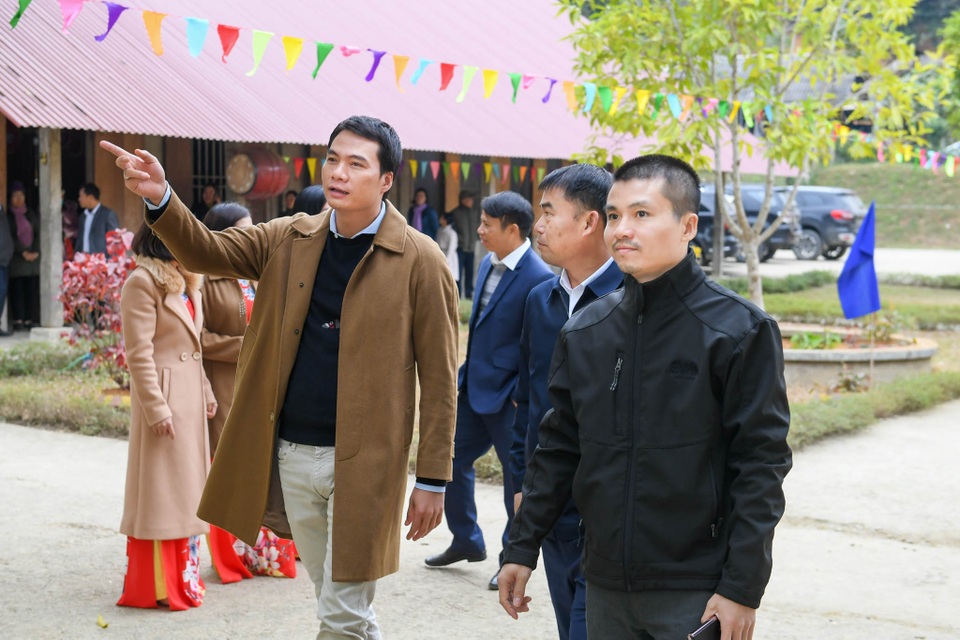 Khánh thành Phòng học Dân trí: Thầy trò hết cảnh vừa dạy, vừa lo lớp sập - 12 Khánh thành Phòng học Dân trí: Thầy trò hết cảnh vừa dạy, vừa lo lớp sập - 12